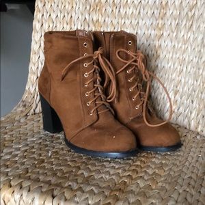 ALLEGRA K HEELED BOOTIES